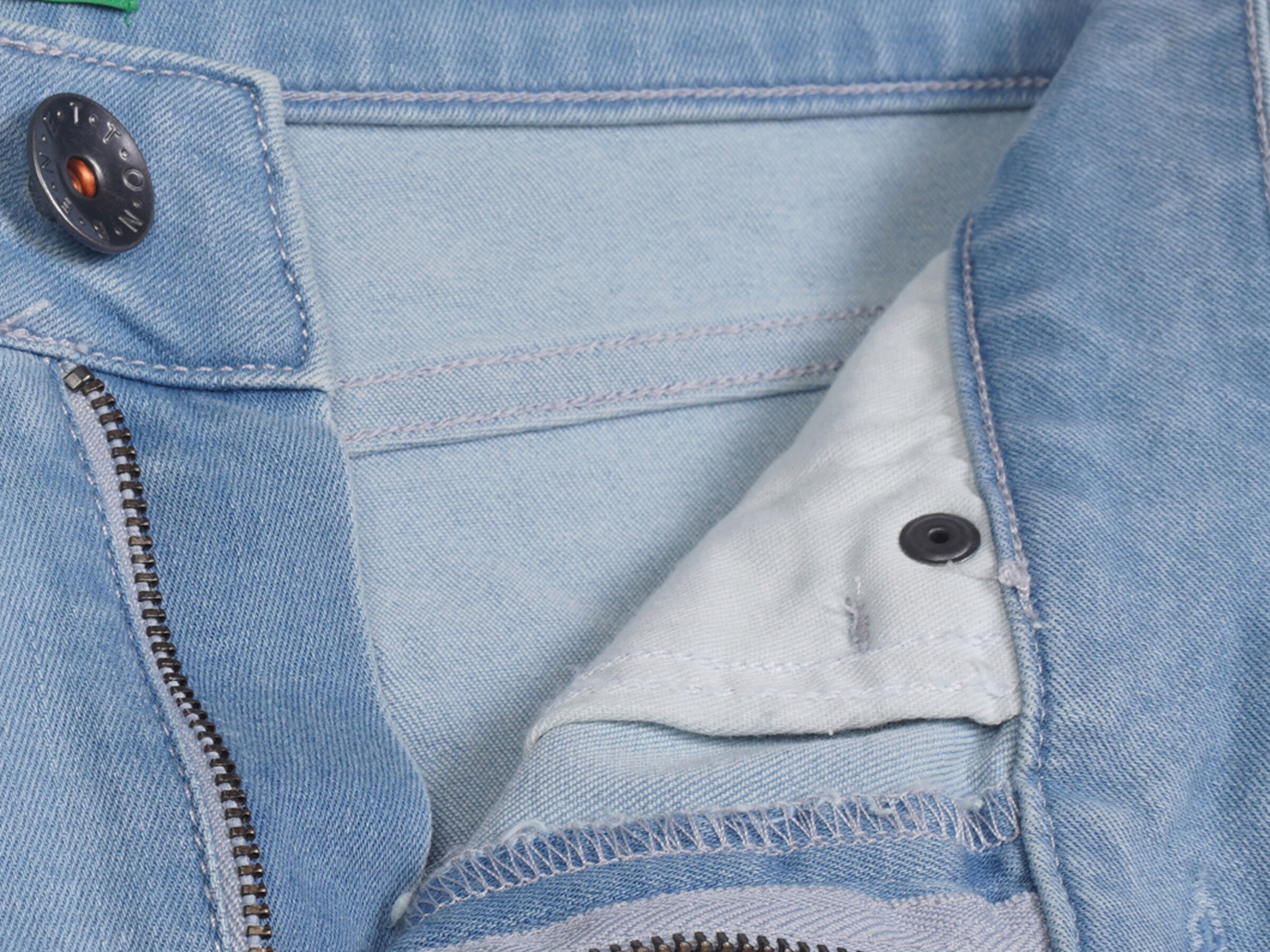 Cotton Jeans with Cropped Boot Cut and Damage image number 5